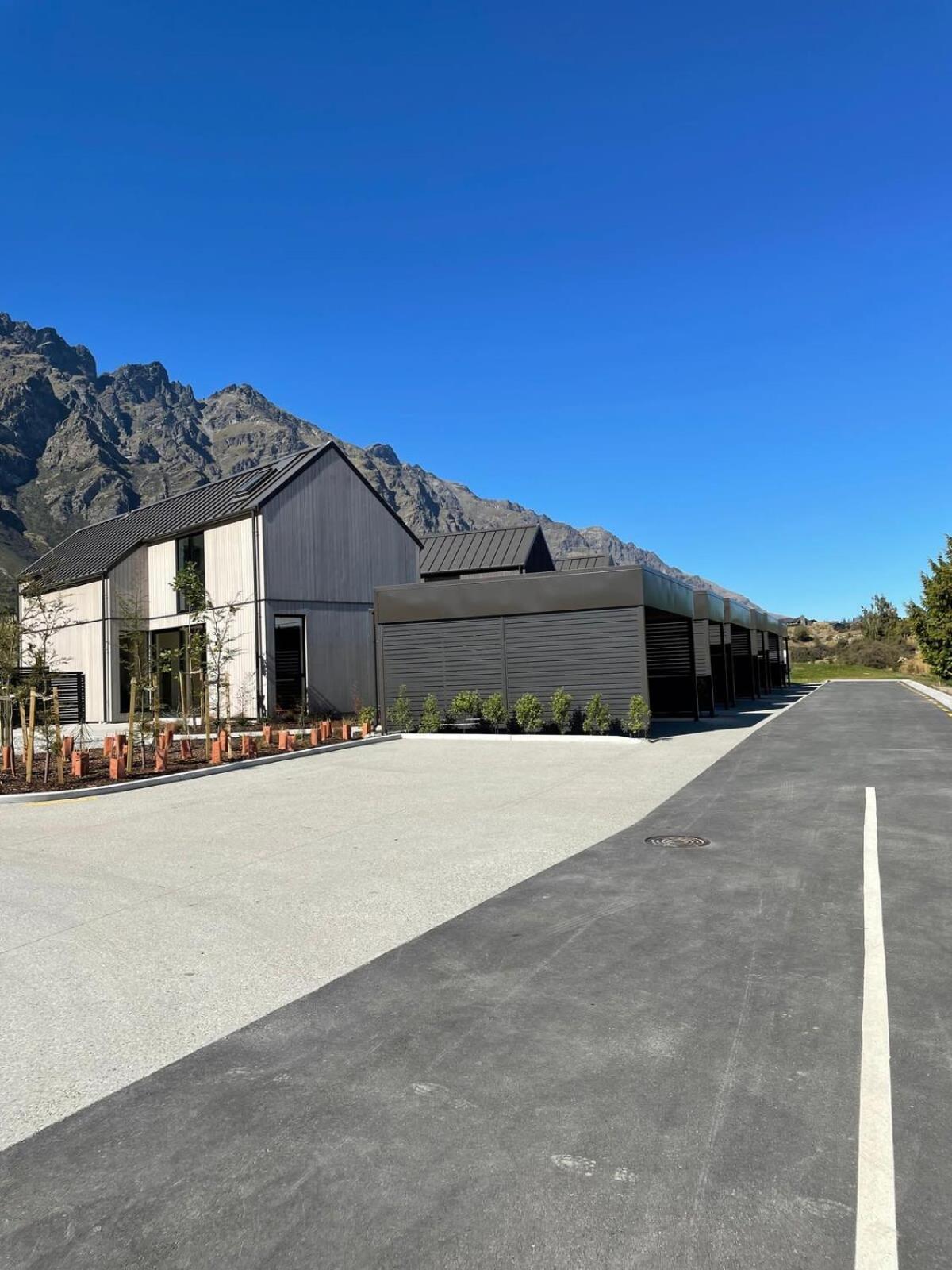 Nestled Below The Remarkables クイーンズタウン エクステリア 写真