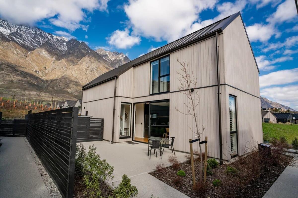 Nestled Below The Remarkables クイーンズタウン エクステリア 写真